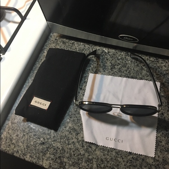 Gucci Glasses/Sunglasses - Picture 2 of 4